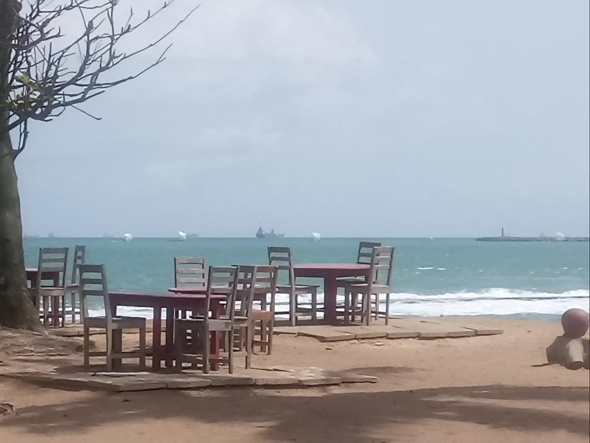 Hotel Robinson Plage Ломе Экстерьер фото